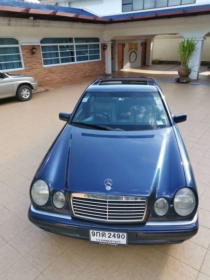 รถ Mercedes-Benz E-Class E230 สี น้ำเงิน