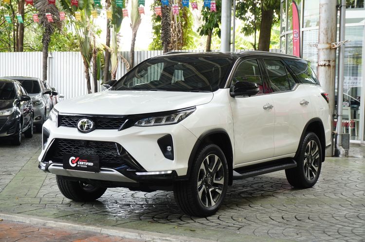 Toyota Fortuner 2025 2.4 Legender Utility-car ดีเซล ไม่ติดแก๊ส เกียร์อัตโนมัติ ขาว รูปที่ 3