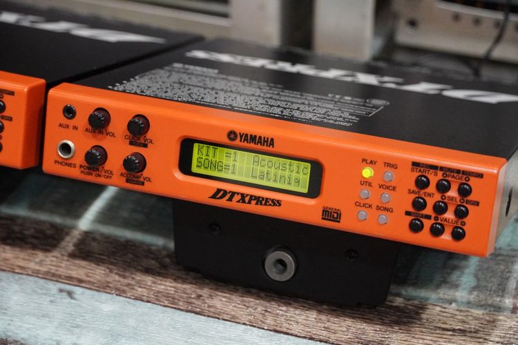 ตัวละ4500 โมดูลกลองไฟฟ้า YAMAHA DTXPRESS (รุ่น 1) ใช้ต่อกับแป้นตี รูทริกอินแจ็คโฟน แถมพร้อมขายึด และอะแด้ปเตอร์ ผลิตญี่ปุ่น 10 รูอินพุท + 1  รูปที่ 6