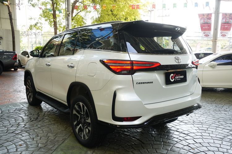 Toyota Fortuner 2025 2.4 Leader V 4WD Utility-car ดีเซล ไม่ติดแก๊ส เกียร์อัตโนมัติ ขาว รูปที่ 4
