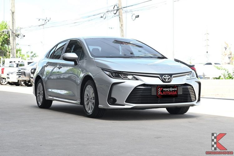 รถ Toyota Altis 1.6 G สี บรอนซ์เงิน