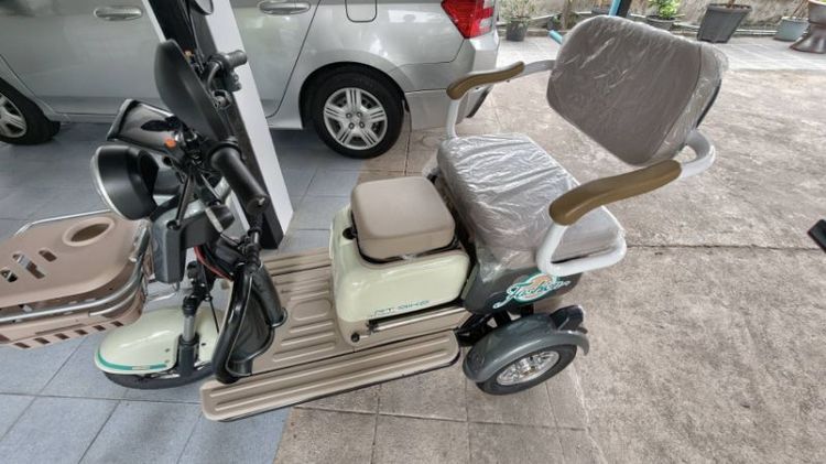 รถสามล้อไฟฟ้า RT Bike  รุ่น EV822 สีเขียว สภาพมือ 1 ยังไม่ได้ใช้งาน