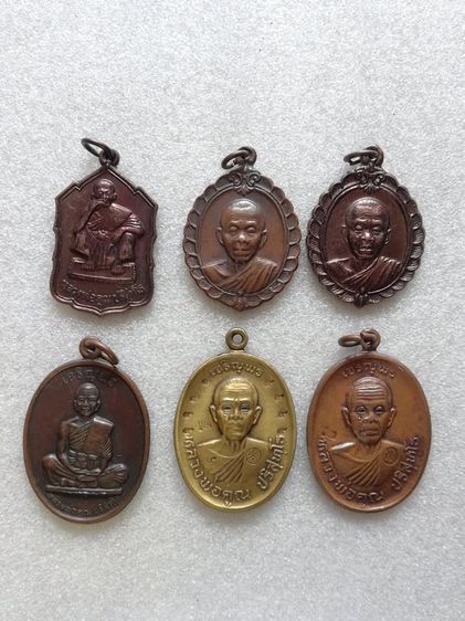 เหรียญหลวงพ่อคูณ ปริสุทโธ วัดบ้านไร่ จ.นครราชสีมา คละรุ่น ปี ๒๕๓๖ รูปที่ 2