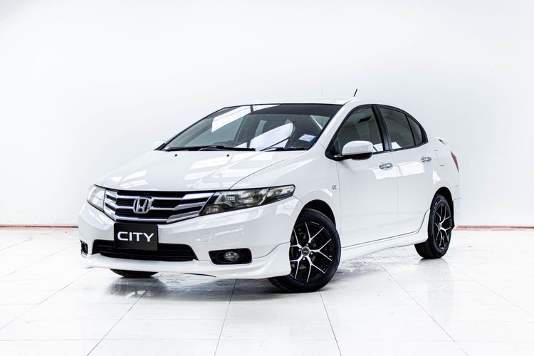 รถ Honda City 1.5 V สี ขาว
