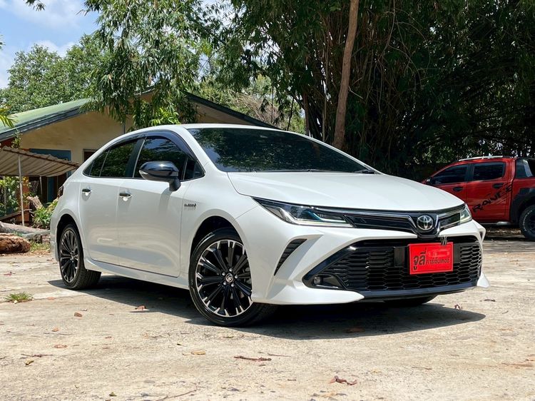 Toyota Altis 2023 1.8 Hybrid GR Sport Sedan เบนซิน ไม่ติดแก๊ส เกียร์อัตโนมัติ ขาว รูปที่ 2