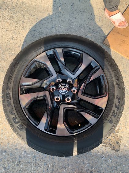 อื่นๆ อะลูมิเนียมอัลลอย 20" ล้อแท้ Fortuner GR Sport ขอบ20 ถอดป้ายแดงไม่มีตำหนิ รุ่น top สุด