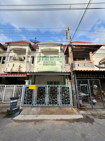 ทาวน์เฮ้าส์ 2 ชั้น หมู่บ้านจินดาทาวน์ คู้บอน 27 แยก 58 ทำเลดี รีโนเวทใหม่ครบพร้อมอยู่ ใกล้ถนนวงแหวนรอบนอก และรถไฟฟ้าสายสีชมพู ใกล้แหล่งชุมชน