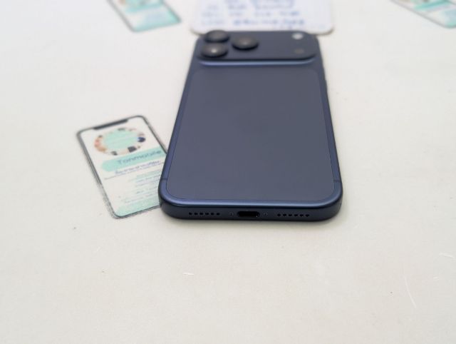 iPhone 17 Pro Max 256 Blue ศูนย์ไทย สภาพสวย อุปกรณ์ครบยกกล่อง ประกันเหลือ 3 เดือน สุขภาพแบต 100 เพียง 40,590 บาท ครับ  รูปที่ 8