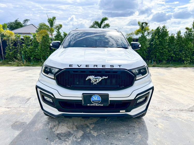 รถ Ford Everest 2.0 Titanium Sport สี ขาว
