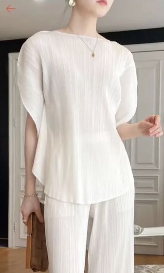 Pleats Top เสื้อพรีทสีขาวนวลออกเหลือง