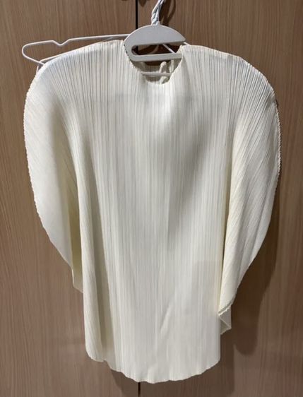 Pleats Top เสื้อพรีทสีขาวนวลออกเหลือง รูปที่ 2