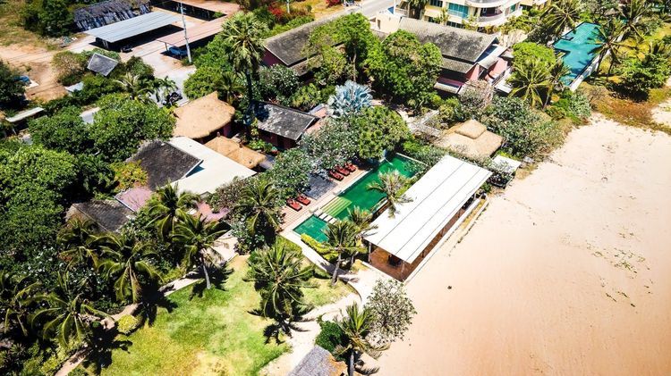 RARE ITEM ขายด่วน รีสอร์ทติดชายหาดส่วนตัว ปากน้ำปราณ 13 ไร่เศษ คุยตรงเจ้าทรัพย์พร้อมจบ