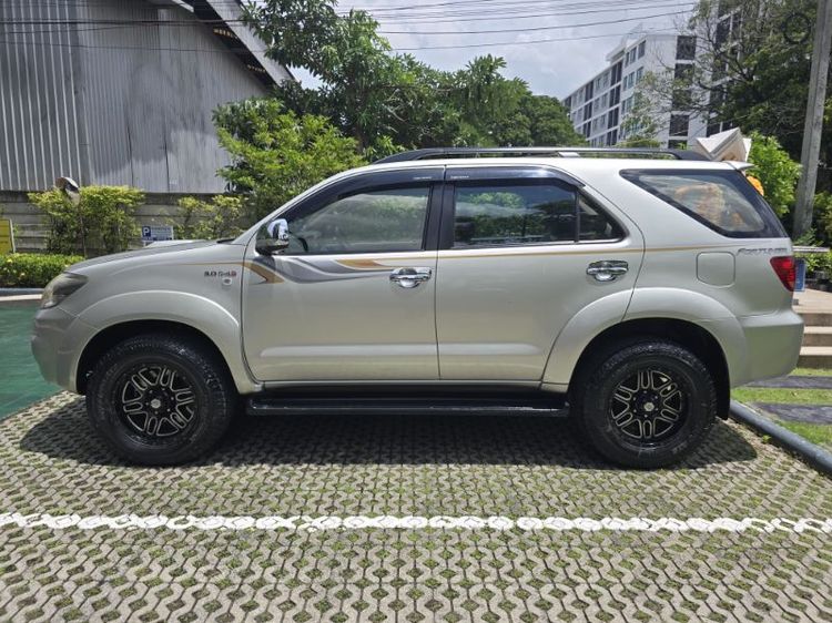 Toyota Fortuner 2005 3.0 V 4WD Utility-car ดีเซล เกียร์อัตโนมัติ บรอนซ์เงิน