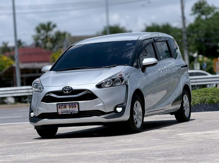รถ Toyota Sienta 1.5 G สี เทา