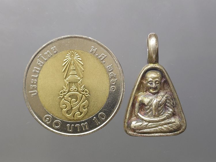 เหรียญจอบเล็ก หลวงพ่อเงิน วัดบางคลาน เนื้อเงิน รุ่น 91 ปี กรมเสมียนตรา กระทรวงกลาโหม ปี2543 พร้อมกล่องเดิม รูปที่ 8