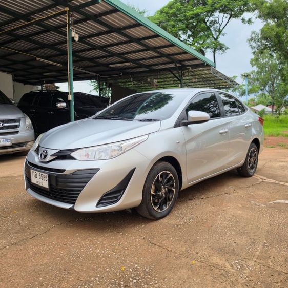 รถ Toyota Yaris ATIV 1.2 J สี เทา