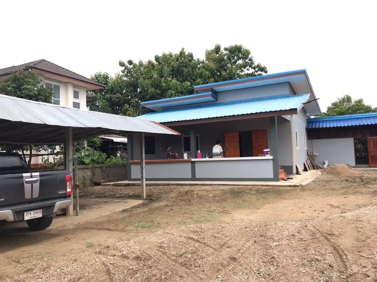 บ้านชั้นเดียว มีสวนหลังบ้านและผลไม้