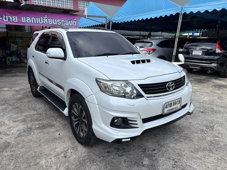 Toyota Fortuner 2015 3.0 V 4WD TRD Sportivo Champ Midnight Shine Utility-car ดีเซล ไม่ติดแก๊ส เกียร์อัตโนมัติ ขาว รูปที่ 3