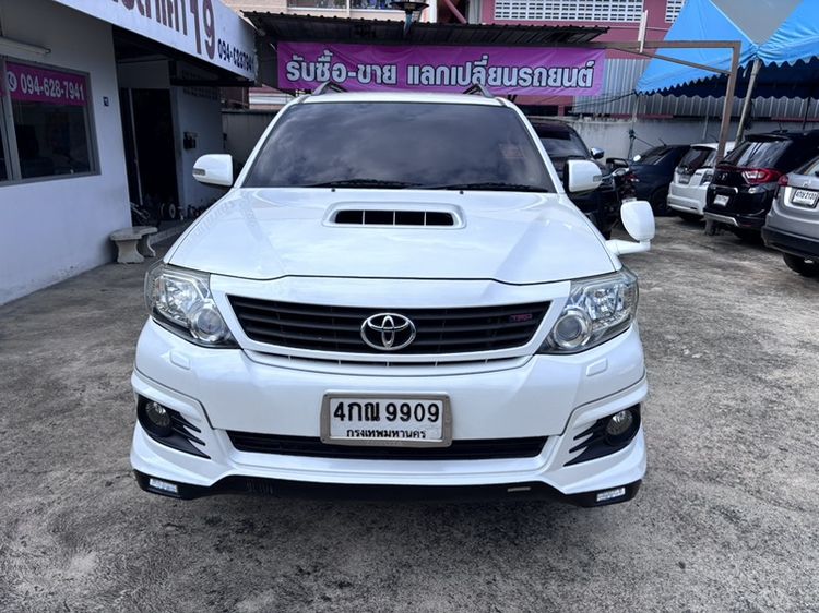 Toyota Fortuner 2015 3.0 V 4WD TRD Sportivo Champ Midnight Shine Utility-car ดีเซล ไม่ติดแก๊ส เกียร์อัตโนมัติ ขาว รูปที่ 2