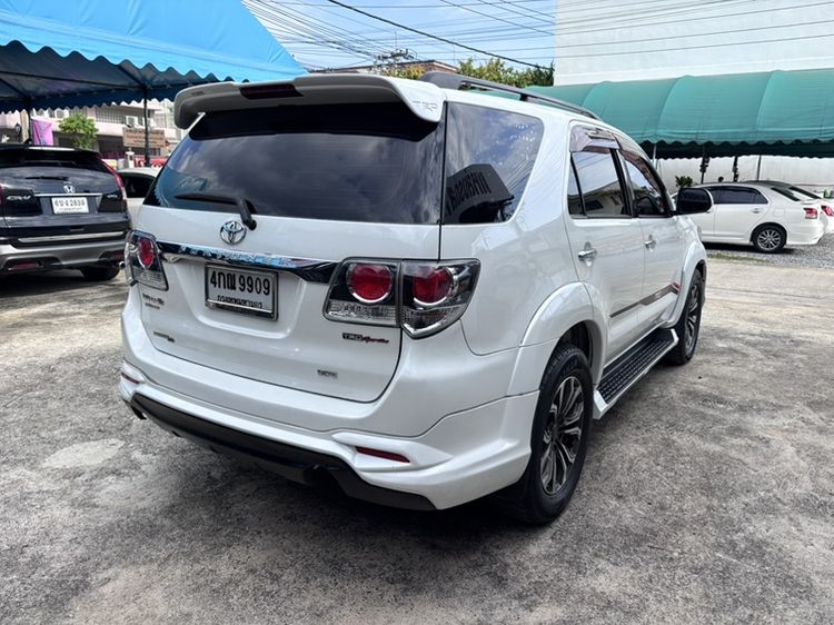 Toyota Fortuner 2015 3.0 V 4WD TRD Sportivo Champ Midnight Shine Utility-car ดีเซล ไม่ติดแก๊ส เกียร์อัตโนมัติ ขาว รูปที่ 4