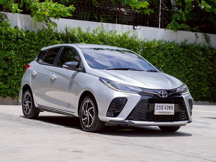รถ Toyota Yaris 1.2 Sport สี บรอนซ์เงิน