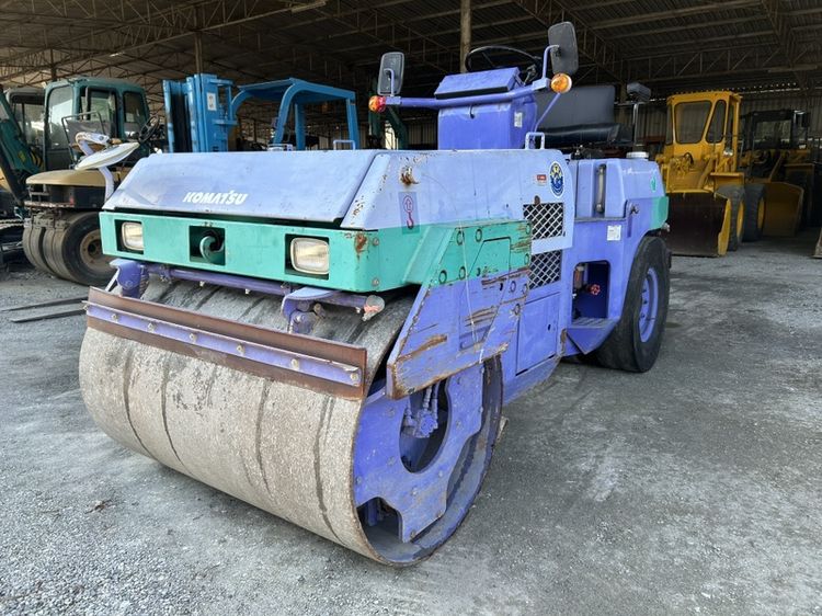 รถบดล้อหน้าเหล็กล้อหลังยาง KOMASTU รุ่น JV40CW-3  ขนาด 4ตัน รถเก่านอก
