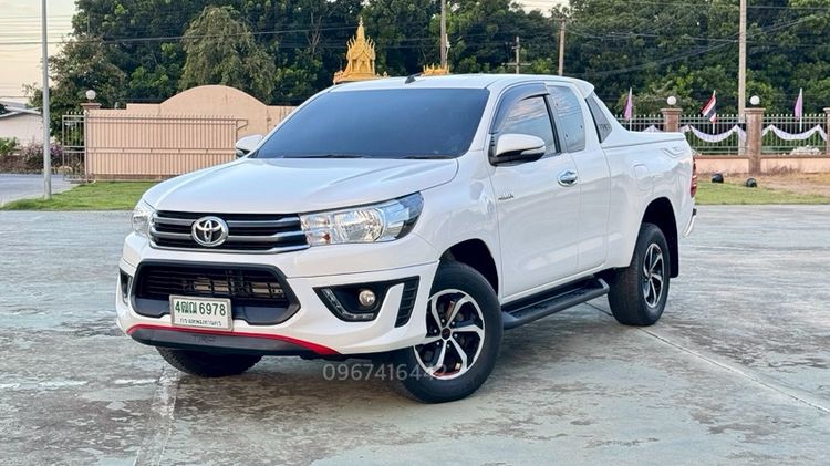 รถ Toyota Hilux Revo 2.4 Prerunner TRD Sportivo สี ขาว