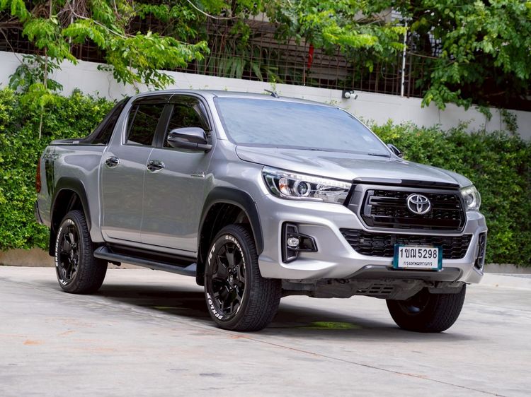 รถ Toyota Hilux Revo Double Cab Prerunner 2x4 2.4 Rocco สี เทา