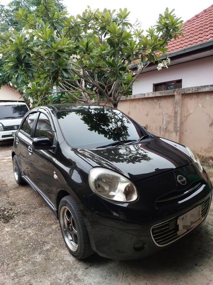 รถ Nissan March 1.2 V สี ม่วง
