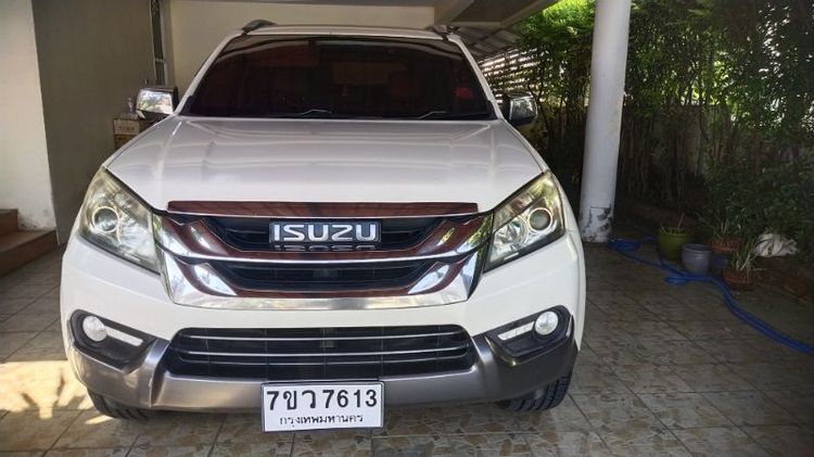 รถ Isuzu MU-X 3.0 สี ขาว