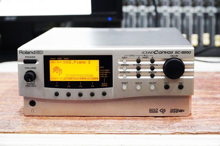 Roland SC-8850 (JAPAN) ซาวด์คาราโอเกะ ตัวนี้ให้เสียงดนตรีใส ละเอียด คมมาก ต่อคอมเล่นกับโปรแกรมคาราโอเกะ มีพอร์ต MIDI และ USB รูปที่ 3