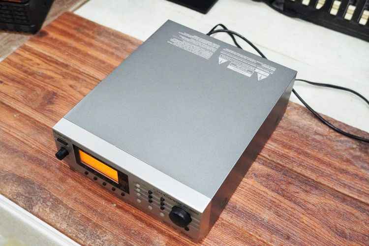 Roland SC-8850 (JAPAN) ซาวด์คาราโอเกะ ตัวนี้ให้เสียงดนตรีใส ละเอียด คมมาก ต่อคอมเล่นกับโปรแกรมคาราโอเกะ มีพอร์ต MIDI และ USB รูปที่ 5