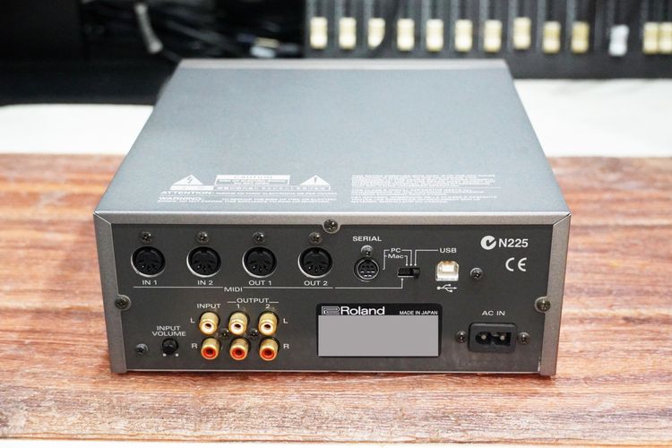 Roland SC-8850 (JAPAN) ซาวด์คาราโอเกะ ตัวนี้ให้เสียงดนตรีใส ละเอียด คมมาก ต่อคอมเล่นกับโปรแกรมคาราโอเกะ มีพอร์ต MIDI และ USB รูปที่ 6