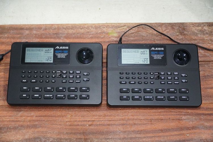 ALESIS SR-16 (24 bit) ริทึ่มบอกซ์กลอง สวยเหมือนใหม่ มีจังหวะไทย ต่อได้ 2 ฟุต กดฟิลส่งได้ 