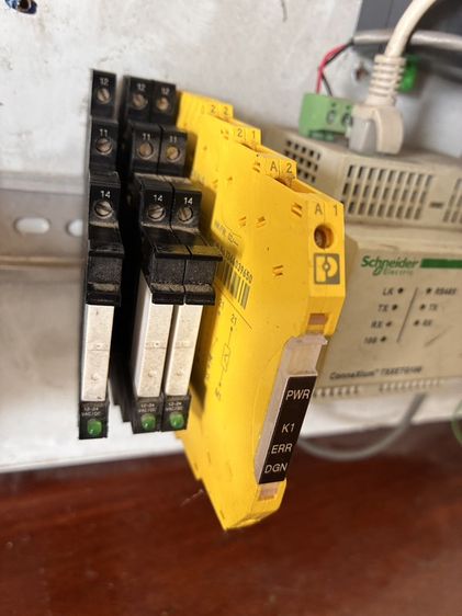 Slim relay 24V control