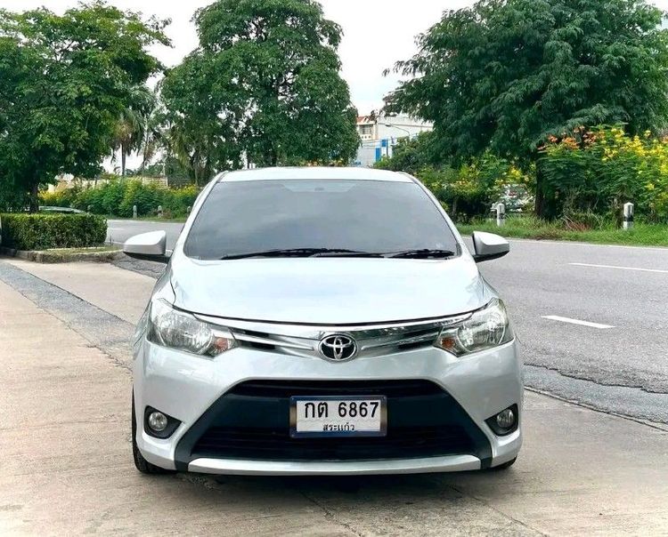 รถ Toyota Vios 1.5 J สี บรอนซ์เงิน
