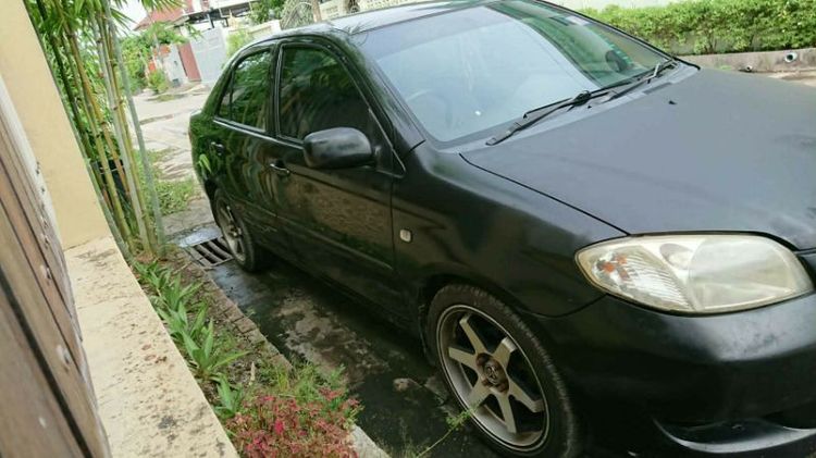 Toyota Vios 2004 1.5 E Sedan เบนซิน ไม่ติดแก๊ส เกียร์ธรรมดา ดำ รูปที่ 2