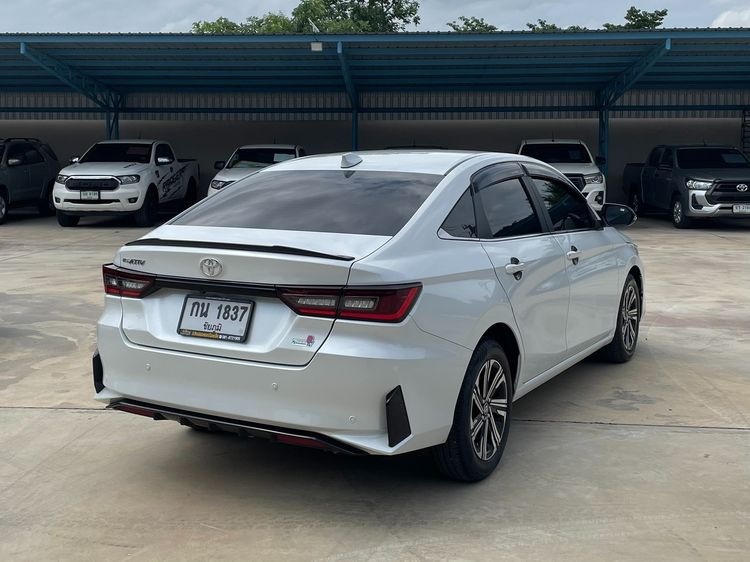 Toyota Yaris ATIV 2024 1.2 Premium Luxury Sedan เบนซิน ไม่ติดแก๊ส เกียร์อัตโนมัติ ขาว รูปที่ 2