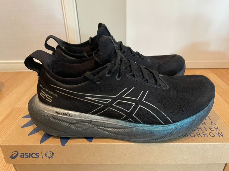 รองเท้าวิ่ง Asics Gel-Nimbus 25
