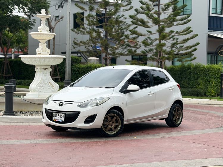 รถ Mazda Mazda 2 1.5 Sports Groove สี ขาว