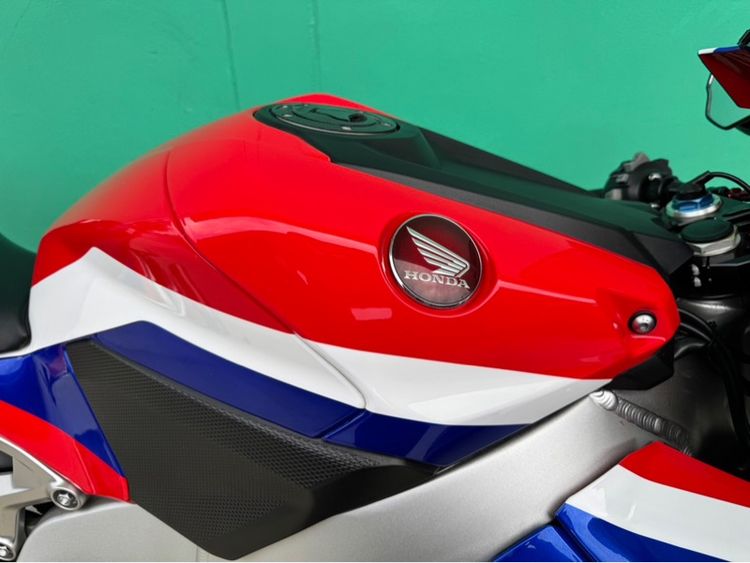 HONDA CBR1000RR SP สีแดง ขาว ปี18จด20 รถมือเดียว  รูปที่ 4