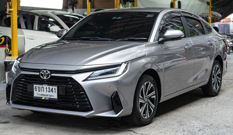 Toyota Yaris ATIV 2024 1.2 Premium Sedan เบนซิน ไม่ติดแก๊ส เกียร์อัตโนมัติ เทา รูปที่ 2