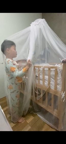 เตียงนอนเด็กเล็ก camera ￼CAMERA | เตียงไม้ ZLEEP COT | เตียงนอนเด็ก หลายการใช้งาน ระบายอากาศ 3D (ลาย HOLA)