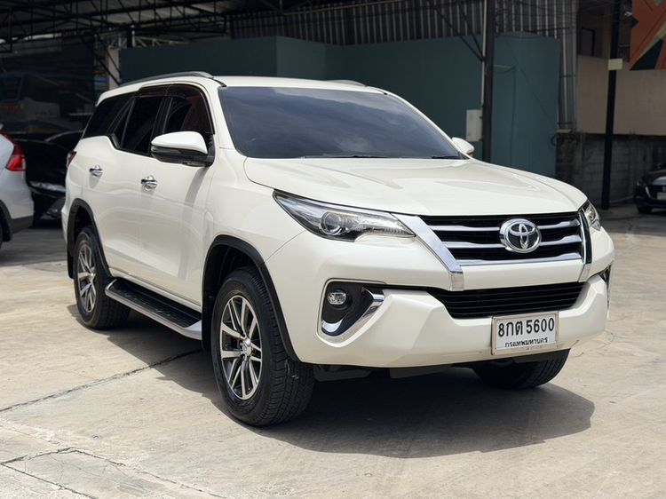 Toyota Fortuner 2.4 V AT ปี 2019