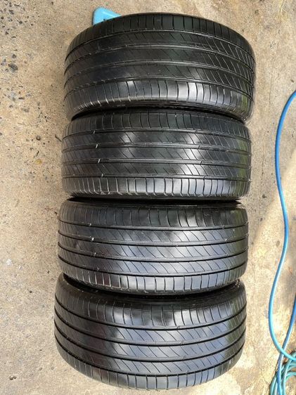 215 ยาง Michelin Primacy 4  225 50 17 ปี 25 ชุด 6500 บาทคะ   ไร้ปะ ไร้ตำหนิ ยางสวย