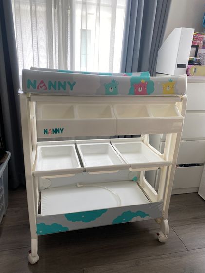 อุปกรณ์สำหรับเด็กและทารก เตียงอาบน้ำเด็ก NANNY พร้อมที่เปลี่ยนผ้าอ้อม มือสอง สภาพดี — 1,500 บาท