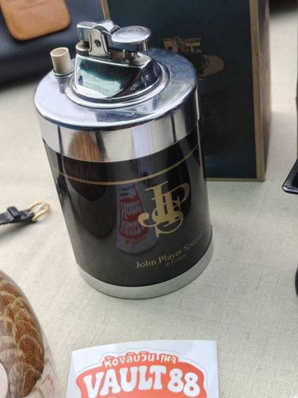 🏴󠁧󠁢󠁥󠁮󠁧󠁿Vintage 1970s John Player Special (JPS) Table Lighter & Ashtray 3-Piece Boxed Set รูปที่ 4