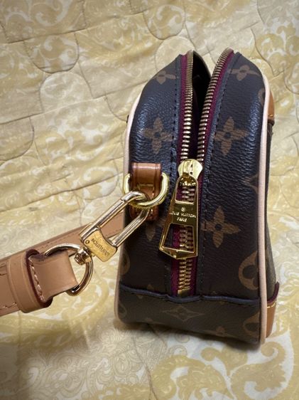 กระเป๋า าะพาย LV รูปที่ 6