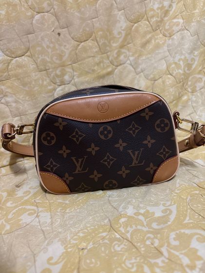 กระเป๋า าะพาย LV รูปที่ 5