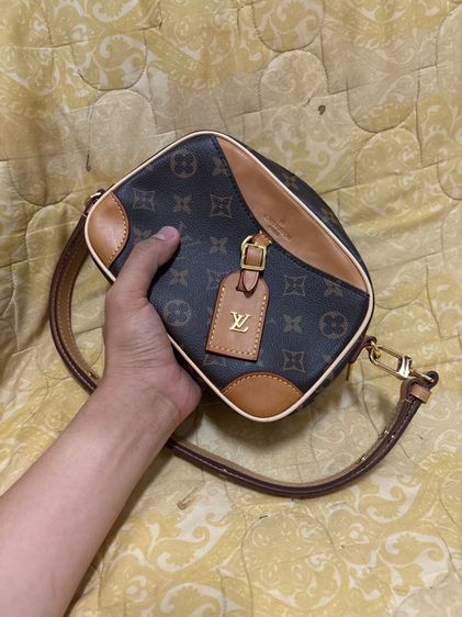 กระเป๋า าะพาย LV รูปที่ 7